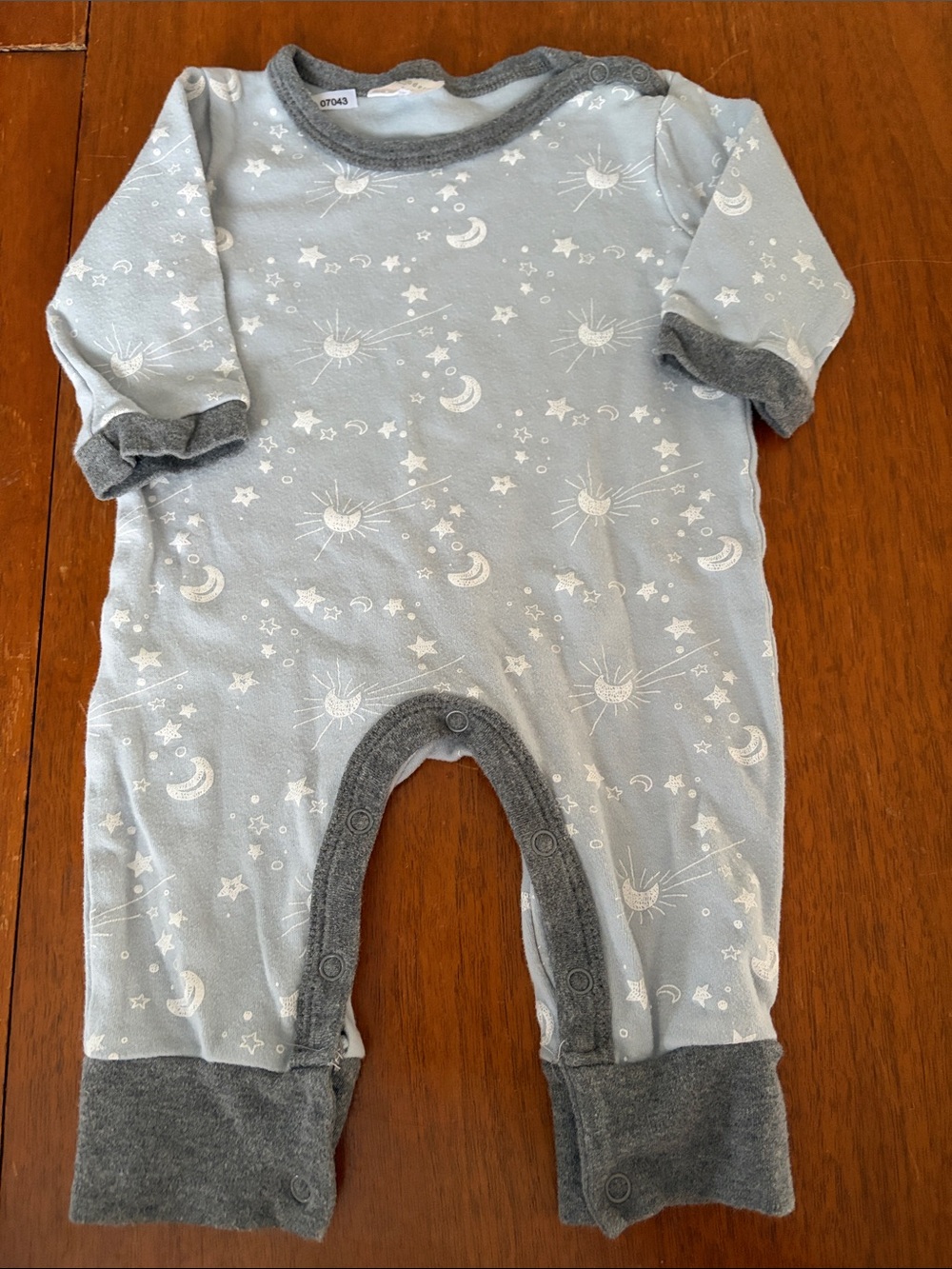 🍓3/$10 Modern Baby Light Blue Star & Moon Baby Romper size 3-6m